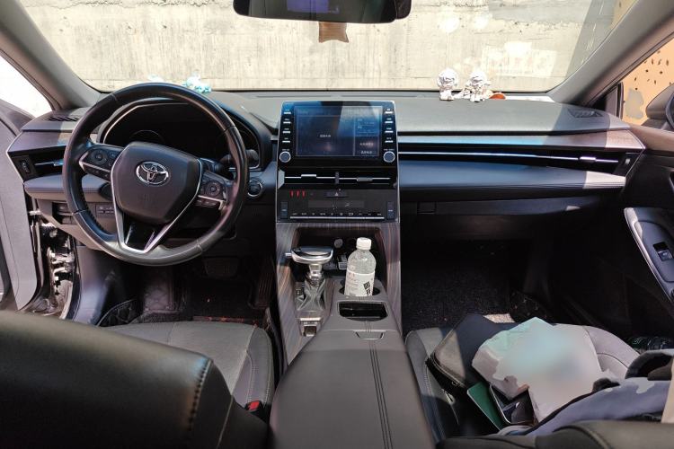 Used Toyota Avalon 2019 2.0L XLE Premium Edition China VI Center Console