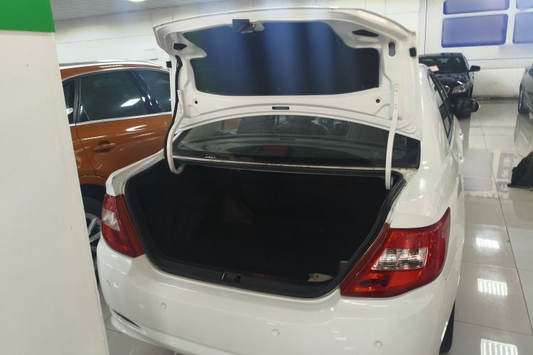 Used BYD F3 2015 Energy-Saving Edition 1.5L Manual Luxury Model Trunk