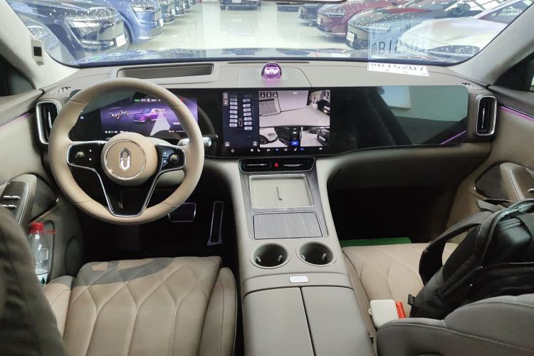 Used Hima AITO M8 2025 Model Pure Electric Max+ Six-Seat Four-Wheel-Drive Version