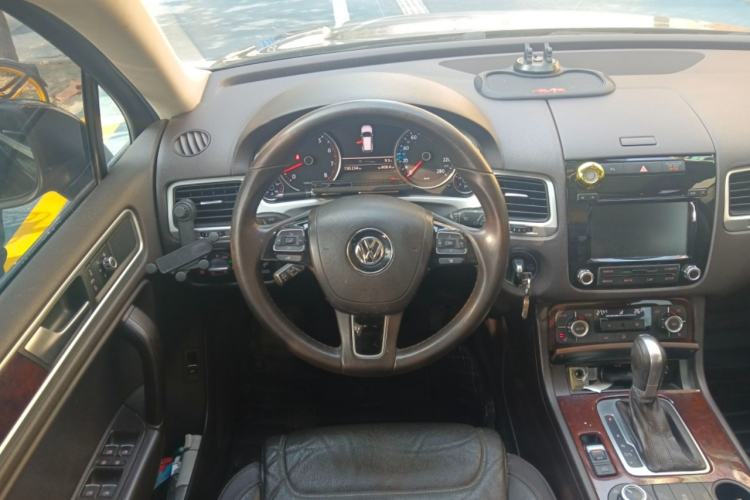 Used Volkswagen Touareg 2014 3.0 TSI New Edition
