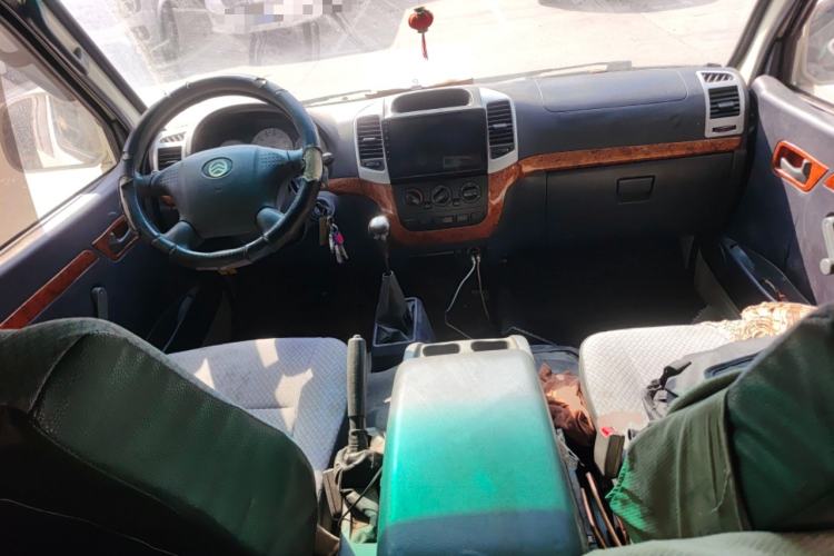 Used Golden Dragon Hiace 2019 2.0L Gasoline Long-Wheelbase High-Roof XC4G20 Center Console