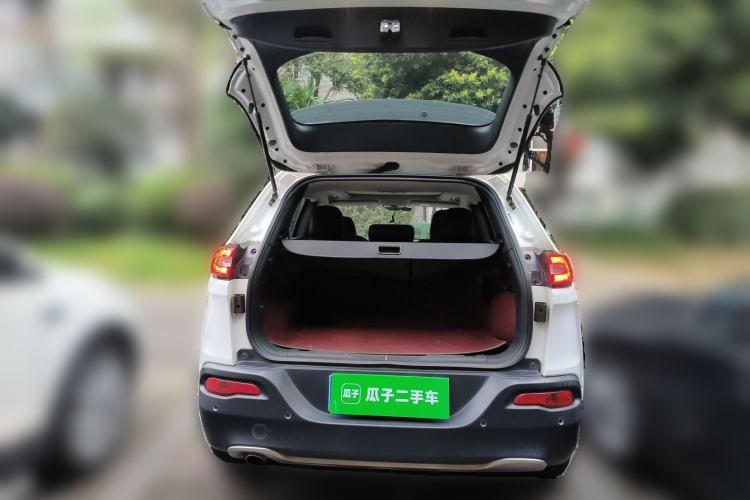 Used Jeep Cherokee 2017 2.0L Superior Edition
