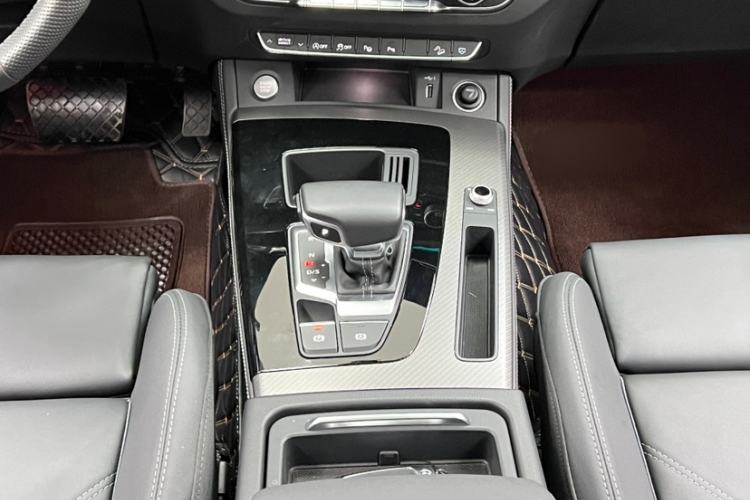 Used Audi Q5L 2022 Updated 45T Luxury Dynamic Version Interior 4