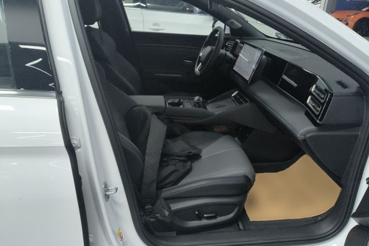 Used BYD Qin L 2025 DM-i Smart Drive 120KM Superior Model
