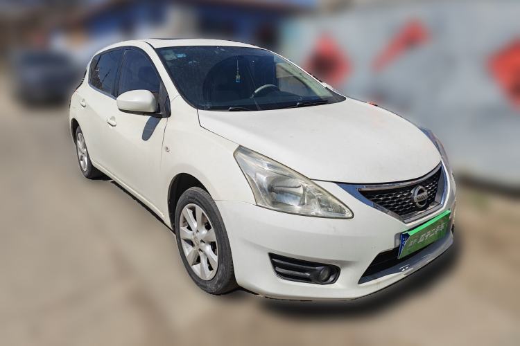 Used Nissan Tiida 2011 1.6L CVT Smart Version Front Right 45 Deg