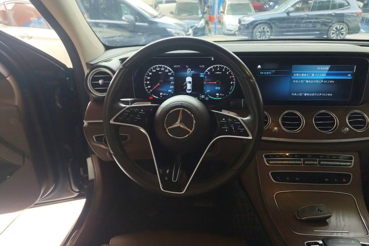 Used Mercedes-Benz E-Class New Energy 2022 Second Facelift E 350 e L Plug-in Hybrid Sedan Steering Wheel