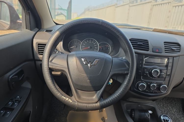 Used Wuling Hongguang 2014 1.5L Base Version
