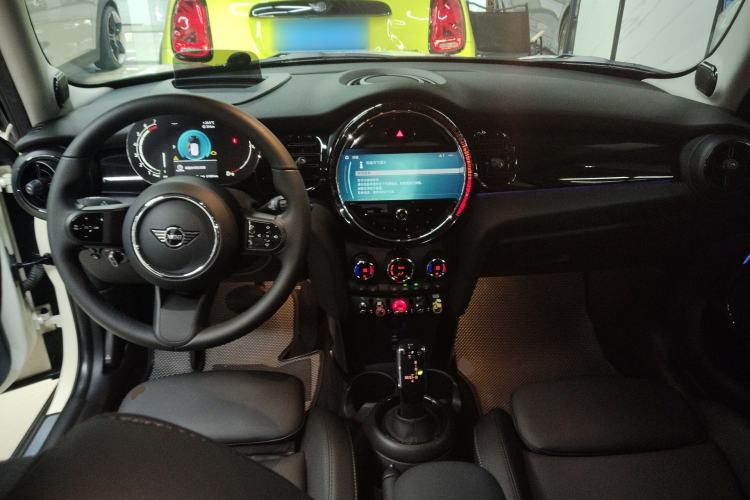 Used MINI 2023 1.5T COOPER Artist Five-Door Edition Center Console