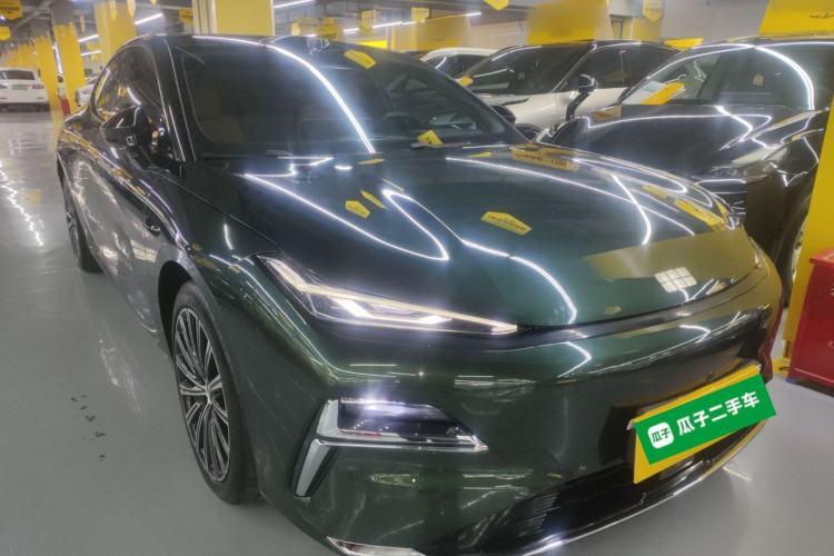 Used Geely Galaxy 8 2025 130km EM-P Starship Edition Front Right 45 Deg