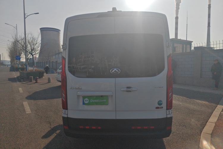 Used SAIC MAXUS Xintu V90 2024 ZhiJie 2.0T Automatic Rear-Drive Long-Wheelbase High-Roof Model with Single Rear Tire Available in 6/7-Seater Configurations
