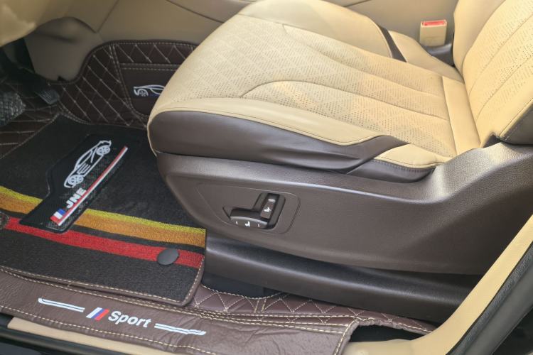 Used Baojun 730 2017 1.8L iAMT Luxury Version 7-Seater Left Front Seat