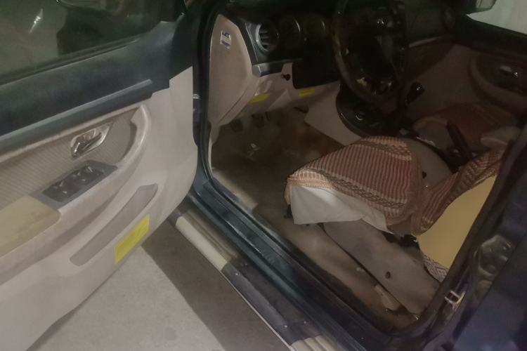 Used Foton Scenic 2010 2.8T Express Classic Short-Wheelbase Low-Roof Version 95 HP Equipped with 4JB1T Engine Driver Seat