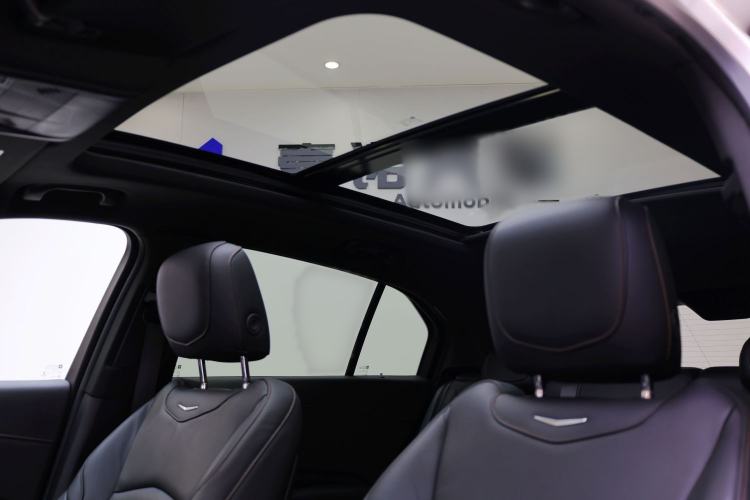 Used Cadillac XT4 2020 28T 4x4 Platinum Sport Edition Interior 11