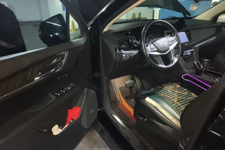 Used Cadillac XT5 2018 25T Luxury Model Driver Seat