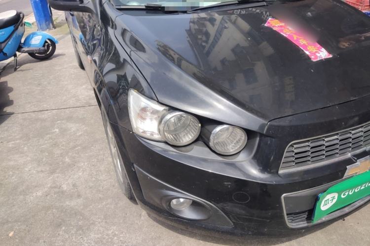 Used Chevrolet Aveo Sonic 2011 Sedan 1.4L Manual Transmission SE Right Front Headlight