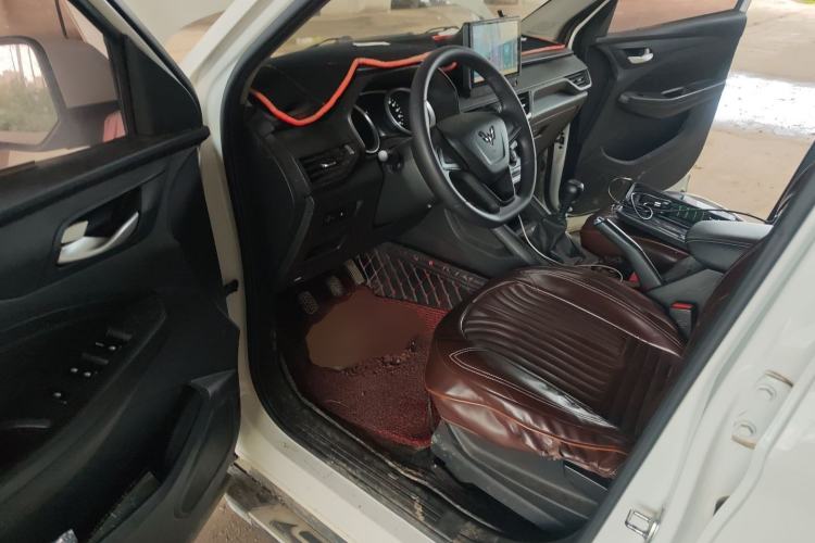 Used Wuling Hongguang S3 2018 1.5L Manual Standard Version China V Standard Interior 3