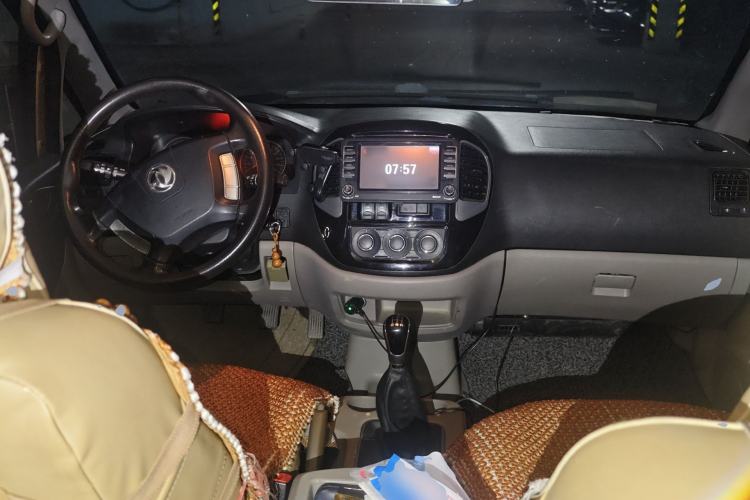 Used FORTHING Lingzhi 2017 M3L 1.6L 7-Seater Comfort Model Center Console