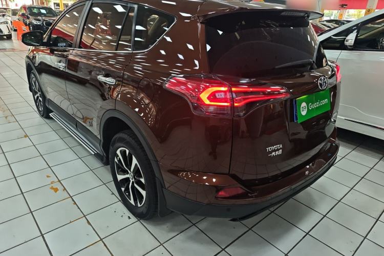 Used Toyota RAV4 2016 2.0L CVT Two-Wheel Drive Fashion Edition China V Standard
