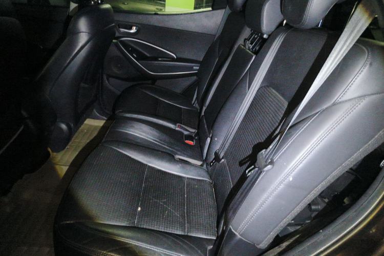 Used Hyundai Santa Fe 2013 Revised Version 2.0T Automatic All-Wheel Drive Top-Tier Trim Left Rear Seat