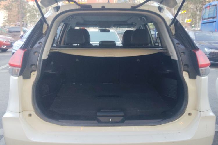 Used Nissan X-Trail 2017 2.0L CVT Comfort Edition 2WD Trunk