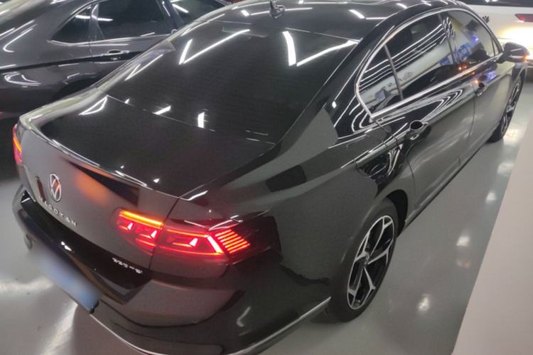 Used Volkswagen Magotan 2025 Zhongxiang Version 330TSI DSG Luxury Edition Rear Right 45 Deg