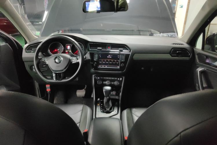 Used Volkswagen Tiguan L 2018 330TSI Automatic Two-Wheel Drive Luxury Edition Center Console