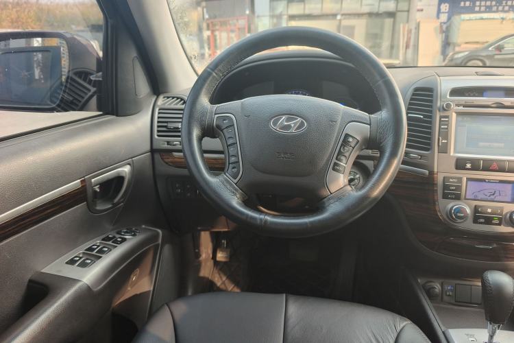 Used Hyundai Santa Fe Classic 2012 2.4 Luxury Edition 7-Seater Four-Wheel Drive
