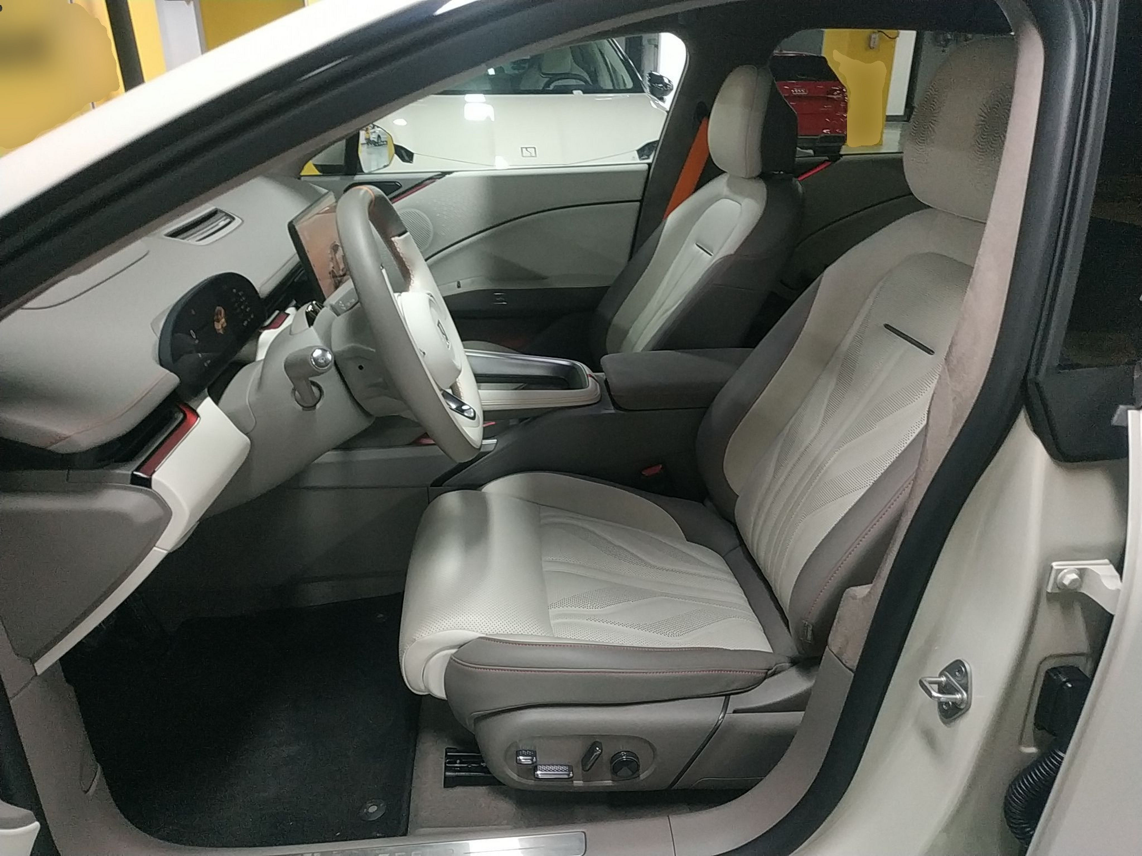 Переднее сиденье в автомобиле