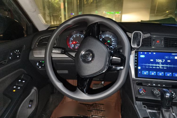 Used Volkswagen Lamando 2015 230TSI DSG Fashion Edition
