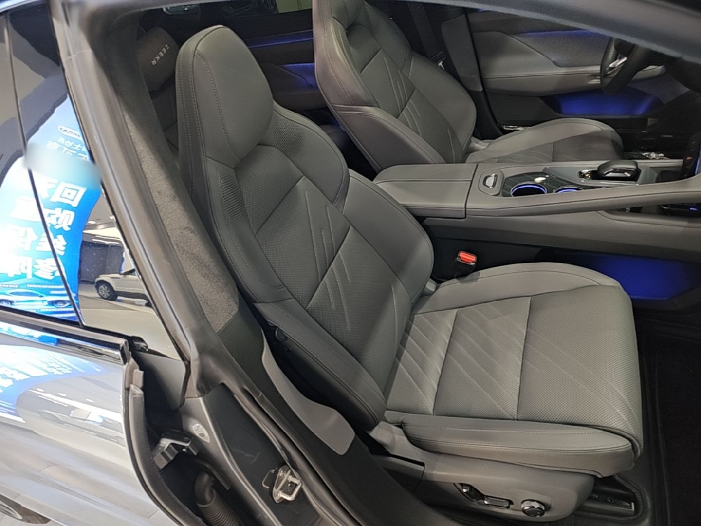 Zeekr 001 2024 YOU Edition 100 kWh All-Wheel Drive — снимка 19