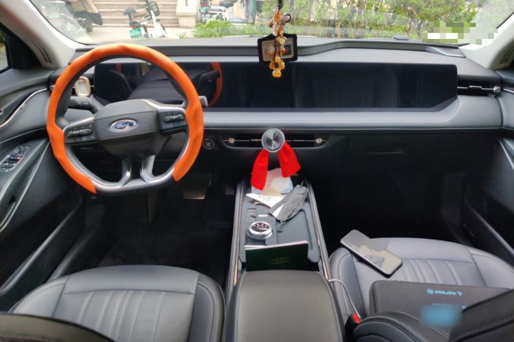 Used Ford Mondeo 2025 2.0T EcoBoost Luxury Version Center Console