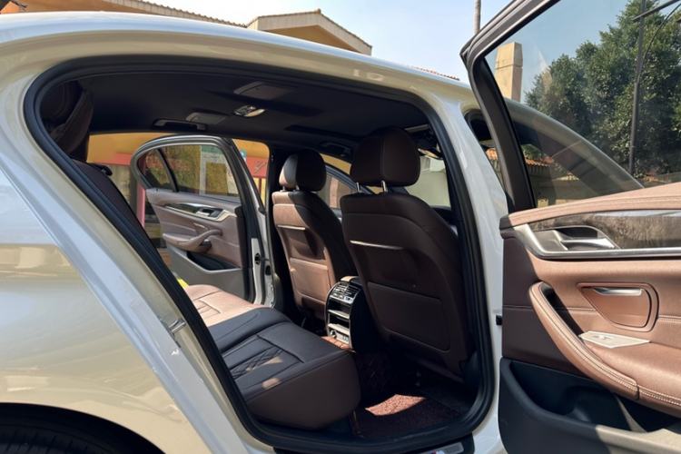 Used BMW 5 Series 2022 Second Facelift 525Li M Sport Package
