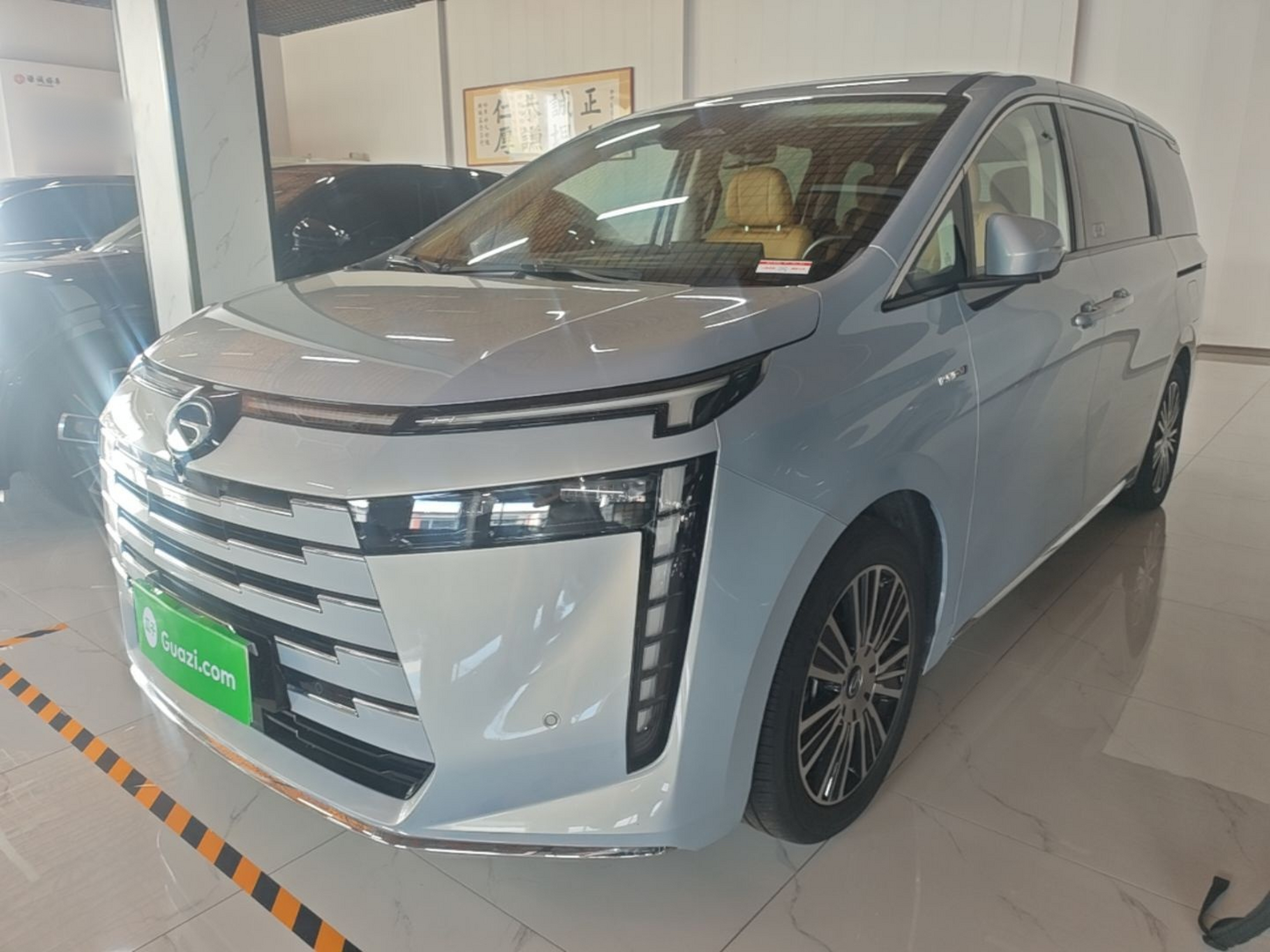 Unter der Vorderseite des Autos