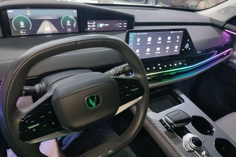 Used CHANGAN UNI-K iDD 2023 Zhidian iDD 1.5T 135km Smart & Fun Model Center Console