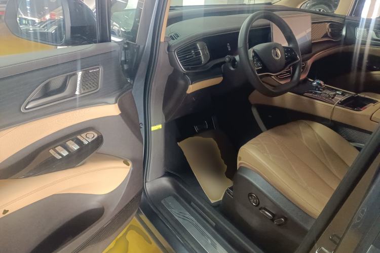 Used Denza D9 2025 DM-i Intelligent Drive 1020 Four-Wheel Drive Flagship Model