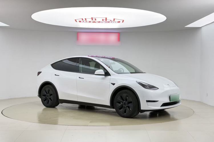 Used Tesla Model Y 2023 Long-Range All-Wheel-Drive Version
