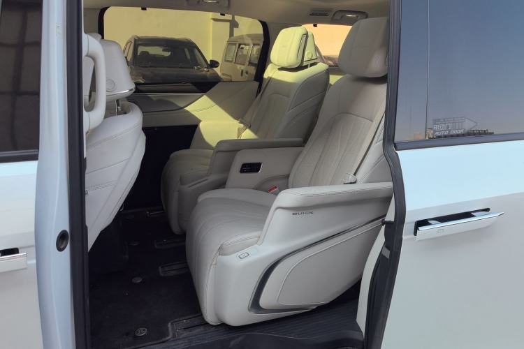 Used Buick GL8 New Energy 2024 Lu Zun Luxury Edition 7-Seater
