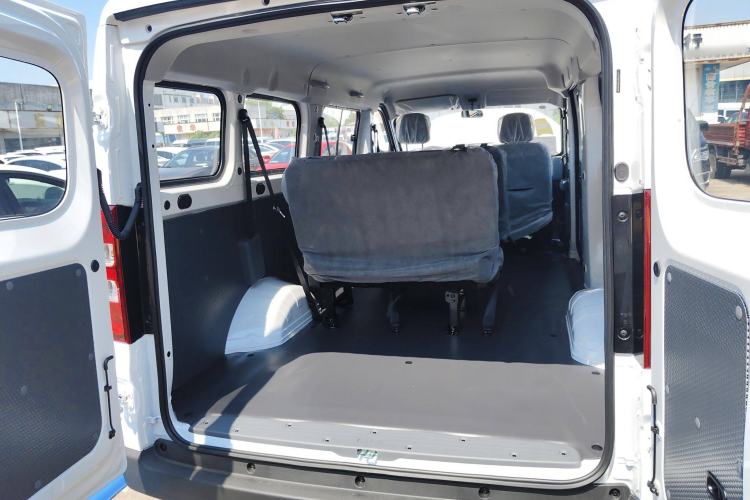 Used Wuling Yangguang 2024 300KM Comfort Version Passenger Van 75kW