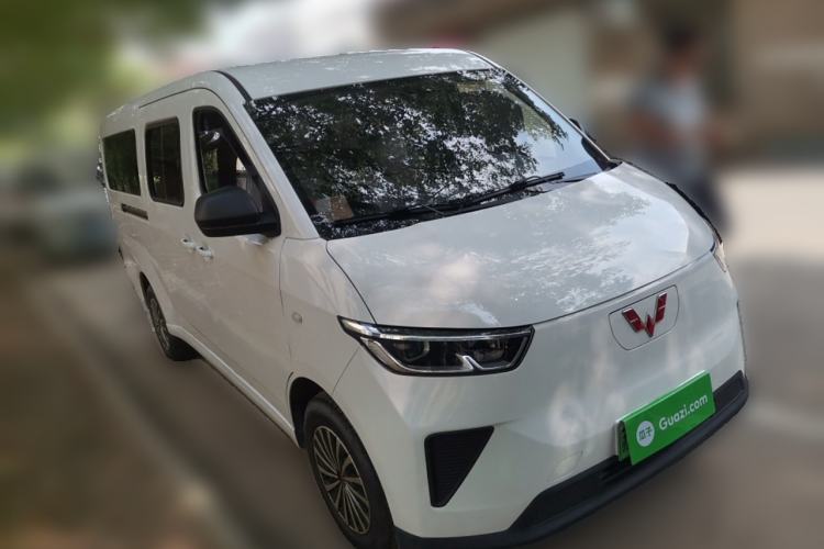 Used Wuling Yangguang 2024 300KM Comfort Version Passenger Van 75kW Exterior 2