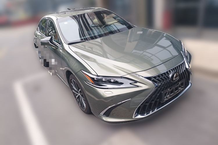 Used Lexus ES 2022 300h Deluxe Edition Front Right 45 Deg