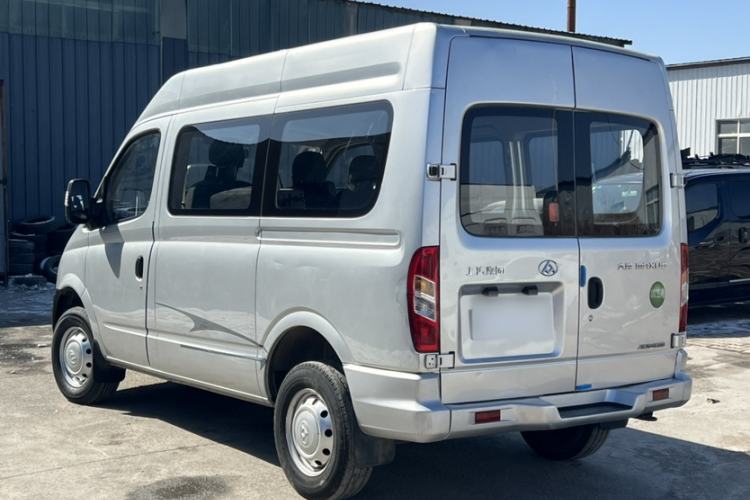 Used SAIC MAXUS Xintu V80 2017 2.5T 6-Speed Manual Aoyuntong National V Short Wheelbase Mid-Height 5/6/10-Seater