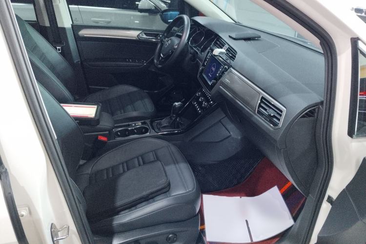 Used Volkswagen Touran 2018 Volkswagen Touran L 280TSI DSG Luxury Edition 7 Seats
