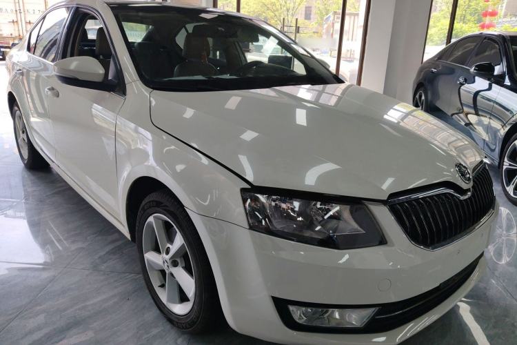 Used Skoda Octavia 2015 1.6L Automatic Yijun Edition Front Right 45 Deg