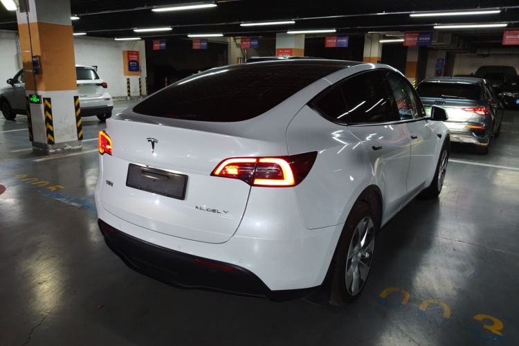 Used Tesla Model Y 2021 Long-Range All-Wheel-Drive Version
