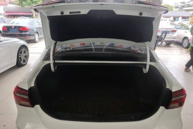 Used Roewe i6 2020 PLUS 1.6L CVT 4G Connected Glory Flagship Edition