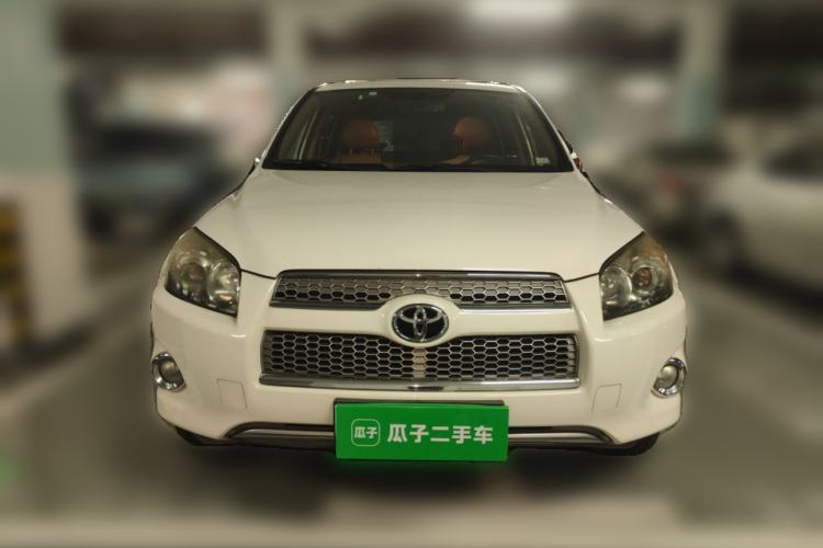 Used Toyota RAV4 2012 Luxurious 2.4L Automatic 4x4 with Stylish Features
