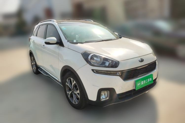 Used Kia KX3 2015 2.0L Automatic Two-Wheel Drive DLX Front Right 45 Deg