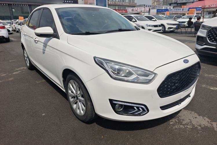 Used Ford Escort 2015 1.5L Automatic Fashion Model Front Right 45 Deg