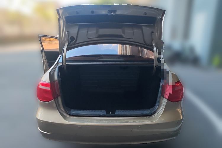 Used Volkswagen Jetta 2013 1.6L Manual Fashion Edition Trunk