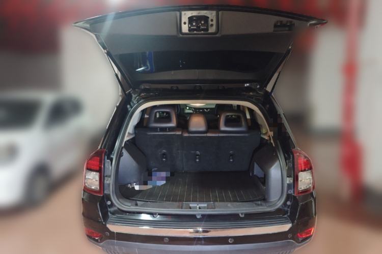 Used Jeep Compass 2014 2.4L Four-Wheel Drive Serpentine Collection Edition Trunk